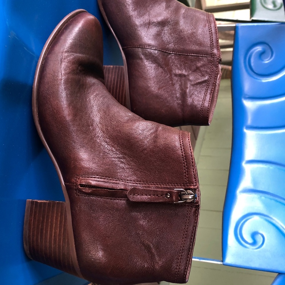 Clarks Brown Leather ankle boots with Side Zip - Picture 3 of 7